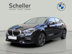 Schwarz Gebraucht 2022 BMW 120 Sport Line Kleinwagen | 25.900 € (Fairer Preis)