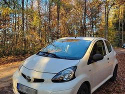 Weiß Gebraucht 2008 Toyota Aygo Kleinwagen | 2.800 € (Fairer Preis)