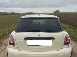 Weiß Gebraucht 2010 Mini ONE Kleinwagen | 3.800 € (Etwas zu teuer)