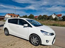 Weiß Gebraucht 2016 Toyota Verso Van / Kleinbus | 12.900 € (Guter Preis)