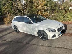 Weiß Gebraucht 2020 Mercedes C300e AMG line Kombi | 26.700 € (Fairer Preis)
