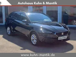 Mitternachtsschwarz Gebraucht 2024 Seat Leon Style Kombi | 22.790 € (Fairer Preis)