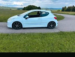 Weiß Gebraucht 2008 Peugeot 207 Limousine | 1.800 € (Fairer Preis)