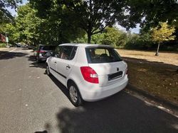 Weiß Gebraucht 2009 Skoda Fabia Kleinwagen | 1.800 €