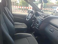 Rot Gebraucht 2011 Mercedes Viano Van / Kleinbus | 11.000 €