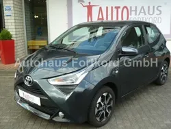 Grau Gebraucht 2020 Toyota Aygo Team Kleinwagen | 12.190 € (Fairer Preis)