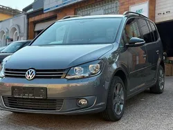 Grau Gebraucht 2011 VW Touran Style Van / Kleinbus | 5.890 € (Guter Preis)