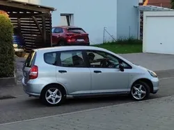 Grau Gebraucht 2004 Honda Jazz Kleinwagen | 1.000 € (Fairer Preis)