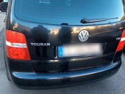 Schwarz Gebraucht 2004 VW Touran Van / Kleinbus | 2.600 € (Etwas zu teuer)
