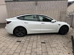 Weiß Gebraucht 2023 Tesla Model 3 Standard Range Limousine | 27.000 € (Guter Preis)