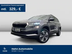 Graphitegrau metallic Gebraucht 2024 Skoda Karoq Style SUV | 29.930 € (Superpreis)