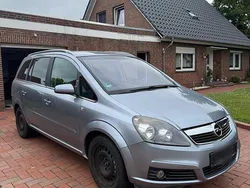 Grau Gebraucht 2007 Opel Zafira Van / Kleinbus | 2.850 € (Fairer Preis)