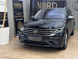 Deep black perleffek (metallic) Gebraucht 2023 VW Tiguan Allspace Life SUV | 31.899 € (Superpreis)