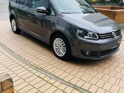 Grau Gebraucht 2015 VW Touran Van / Kleinbus | 11.480 € (Superpreis)