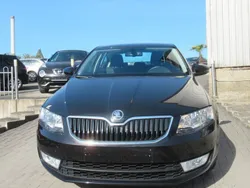 Schwarz Gebraucht 2015 Skoda Octavia Ambition Limousine | 12.490 € (Fairer Preis)