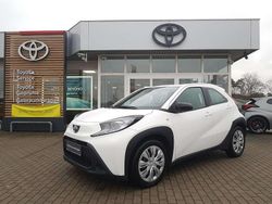 Super white 2 Gebraucht 2023 Toyota Aygo Play Kleinwagen | 12.990 € (Fairer Preis)
