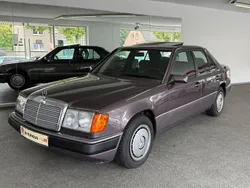 Violett (metallic) Gebraucht 1991 Mercedes E230 Sportline Limousine | 7.990 €