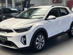 Schneeweiss Gebraucht 2024 Kia Stonic Vision SUV | 19.390 € (Fairer Preis)