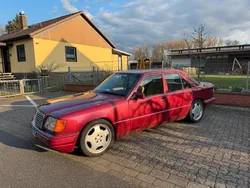 Rot Gebraucht 1994 Mercedes E200 Limousine | 10.399 €