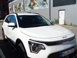 Weiß Gebraucht 2024 Kia e-Niro Vision SUV | 29.990 € (Fairer Preis)