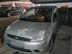 Grau Gebraucht 2003 Ford Fiesta Kleinwagen | 1.200 €