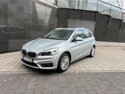 Silber Gebraucht 2016 BMW 218 Active Tourer Luxury Line Van / Kleinbus | 12.990 € (Guter Preis)