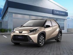 Chilli red / black metallic Neu 2025 Toyota Aygo Team Kleinwagen | 19.780 €