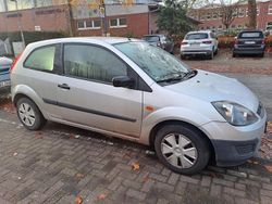 Grau Gebraucht 2007 Ford Fiesta Limousine | 2.500 € (Fairer Preis)