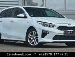 Weiß Gebraucht 2021 Kia Ceed Sportswagon Vision Kombi | 10.000 €