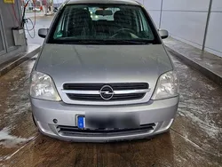 Silber Gebraucht 2004 Opel Meriva Van / Kleinbus | 1.890 € (Teuer)