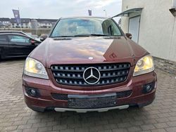 Rot Gebraucht 2006 Mercedes ML350 SUV | 4.200 €