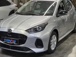Silbern Neu 2025 Mazda 2 Center-Line Limousine | 23.490 € (Fairer Preis)