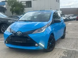 Cyan metallic Gebraucht 2015 Toyota Aygo Kleinwagen | 7.900 € (Fairer Preis)