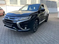 Schwarz Gebraucht 2017 Mitsubishi Outlander P-HEV Top SUV | 15.900 € (Superpreis)