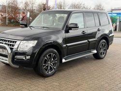 Schwarz Gebraucht 2015 Mitsubishi Pajero Diamant Edition SUV | 34.444 € (Teuer)