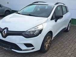 Weiß Gebraucht 2017 Renault Clio IV Life Limousine | 4.650 € (Fairer Preis)