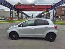 Silber Gebraucht 2012 Toyota Yaris Limousine | 6.190 € (Superpreis)