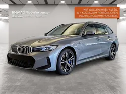 Grau Gebraucht 2024 BMW 330e M Sport Kombi | 59.209 €