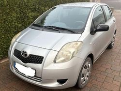 Silber Gebraucht 2009 Toyota Yaris Limousine | 3.200 € (Fairer Preis)
