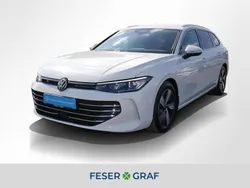 Pure white Gebraucht 2024 VW Passat Elegance Kombi | 33.880 € (Guter Preis)