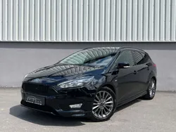 Schwarz Gebraucht 2018 Ford Focus ST-Line Limousine | 11.490 € (Guter Preis)