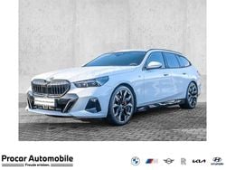 Alpinweiss iii Gebraucht 2024 BMW 540 Comfort Edition Kombi | 65.940 €
