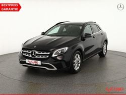 Nachtschwarz Gebraucht 2018 Mercedes GLA180 Style SUV | 22.990 € (Etwas zu teuer)