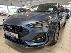 Chromablau Gebraucht 2023 Ford Focus ST-Line X Limousine | 23.990 € (Teuer)
