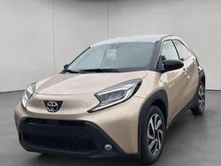 Ginger beige / night sky Neu 2025 Toyota Aygo Kleinwagen | 21.990 €