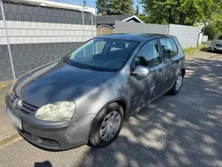 Grau Gebraucht 2004 VW Golf V Limousine | 2.699 €