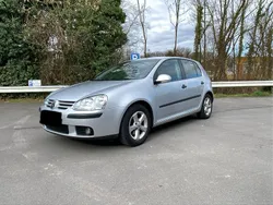 Silber Gebraucht 2004 VW Golf V Kleinwagen | 2.000 € (Guter Preis)