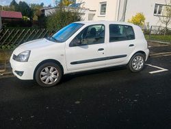 Weiß Gebraucht 2008 Renault Clio II Campus Kleinwagen | 1.300 €