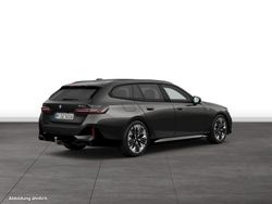 Grau Gebraucht 2025 BMW 540 Kombi | 69.274 € (Fairer Preis)