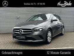 lack mountaingrau Gebraucht 2019 Mercedes B200 Progressive Van / Kleinbus | 22.850 € (Guter Preis)